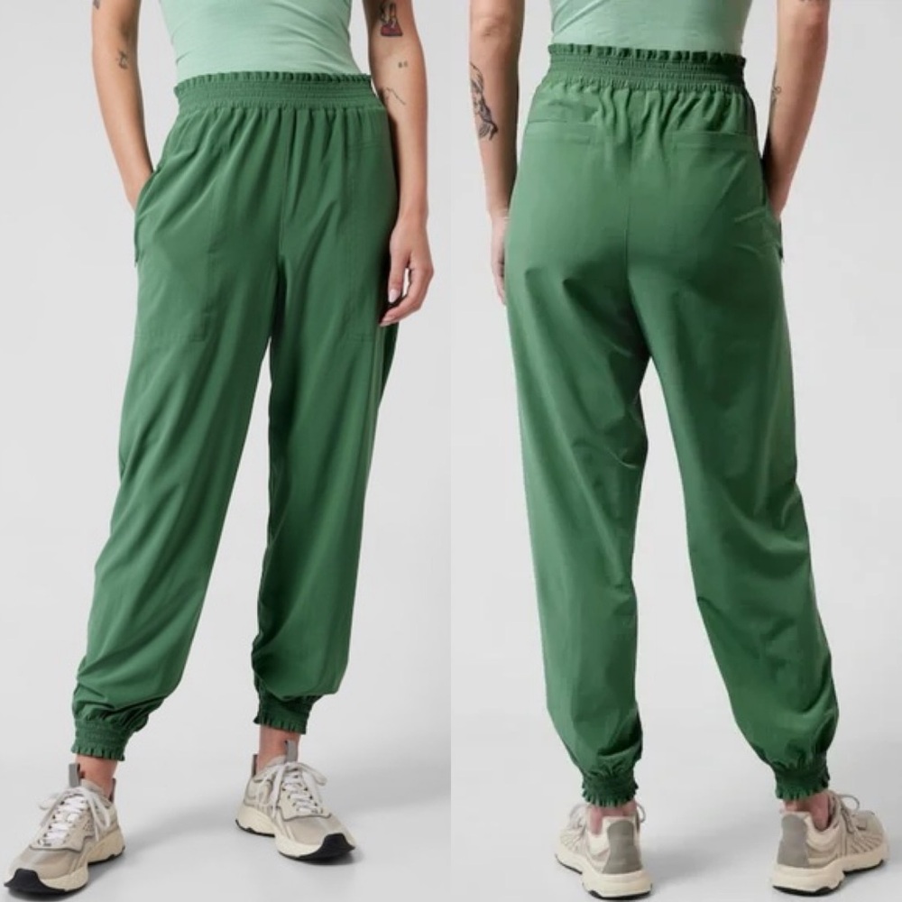 Athleta Savannah Jogger Evergreen Size 4 Athleisure